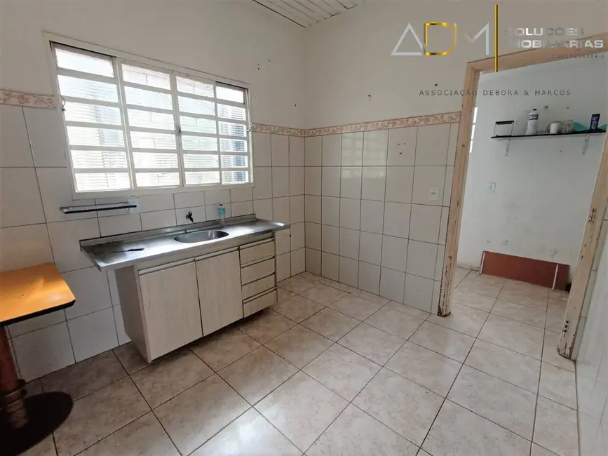 Foto 1 de Casa com 2 quartos à venda, 63m2 em Vila Casa Branca, Botucatu - SP