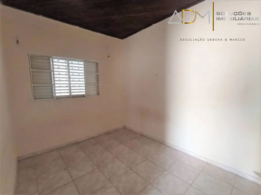 Foto 3 de Casa com 2 quartos à venda, 63m2 em Vila Casa Branca, Botucatu - SP