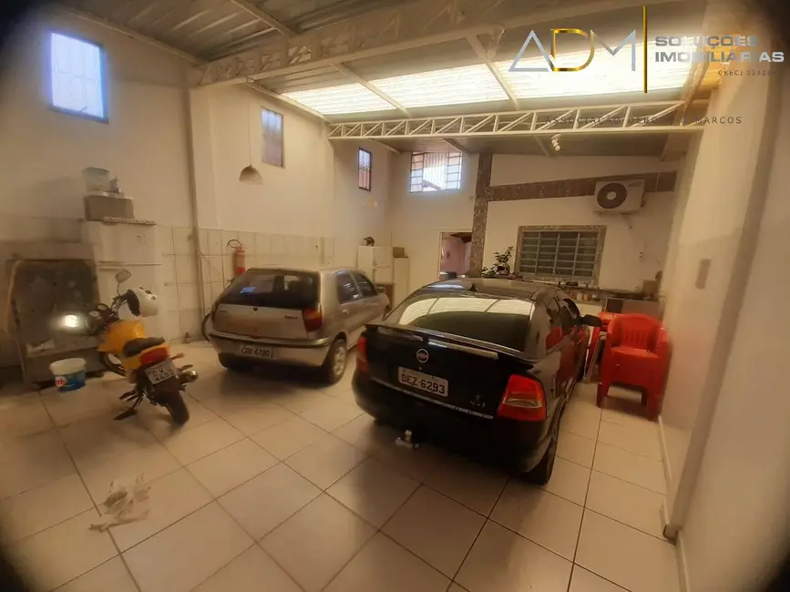 Foto 8 de Casa com 2 quartos à venda, 177m2 em Botucatu - SP