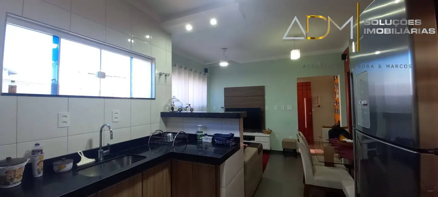 Foto 3 de Casa com 3 quartos à venda, 128m2 em Jardim Itamarati, Botucatu - SP