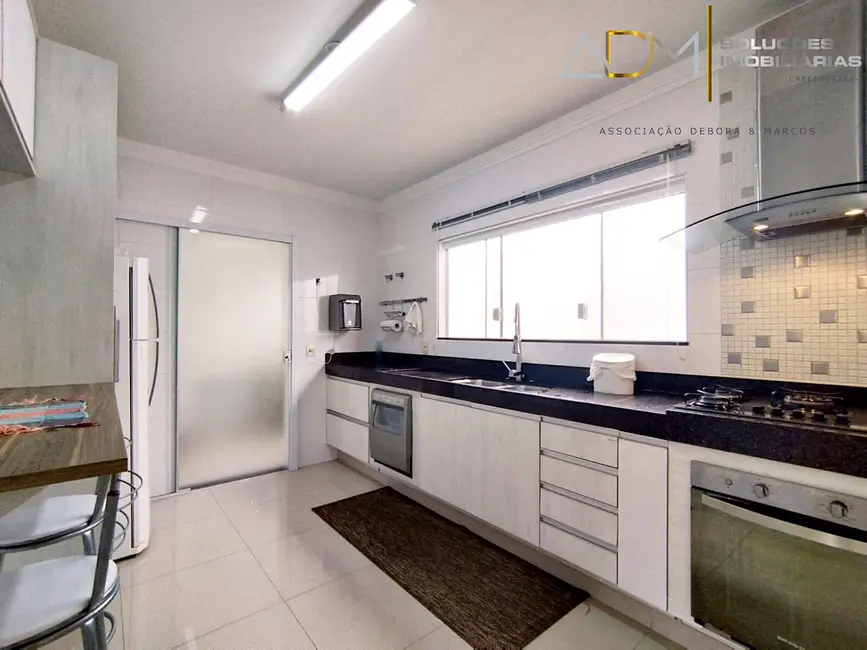 Foto 9 de Casa com 3 quartos à venda, 180m2 em Jardim Paraíso, Botucatu - SP