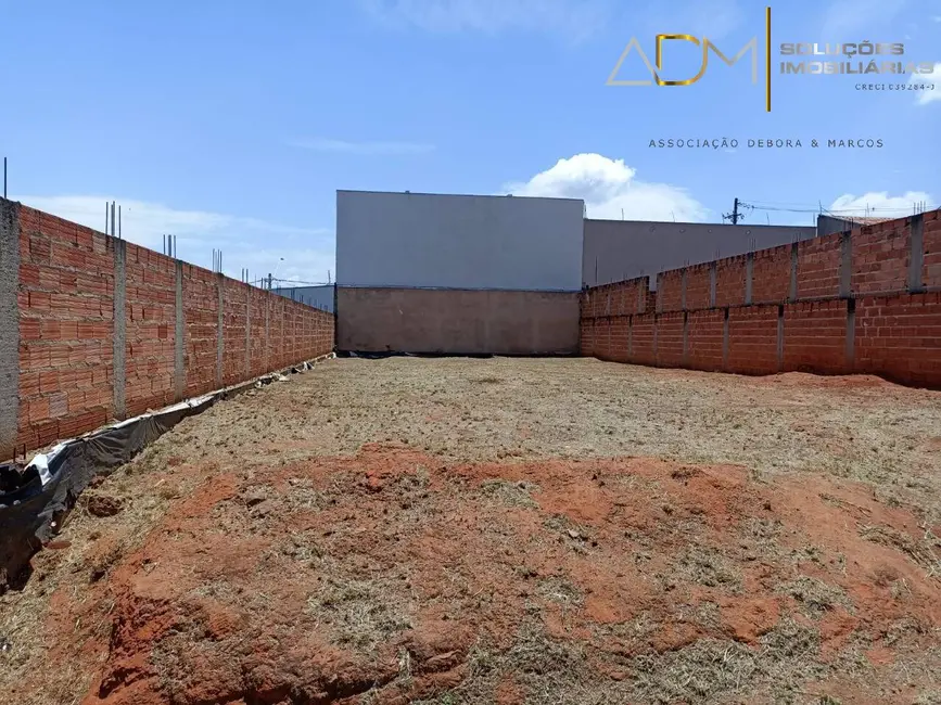 Foto 2 de Terreno / Lote à venda, 250m2 em Jardim Regina, Botucatu - SP