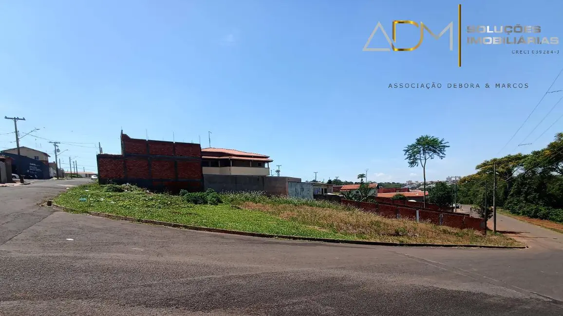 Foto 1 de Terreno / Lote à venda, 416m2 em Botucatu - SP