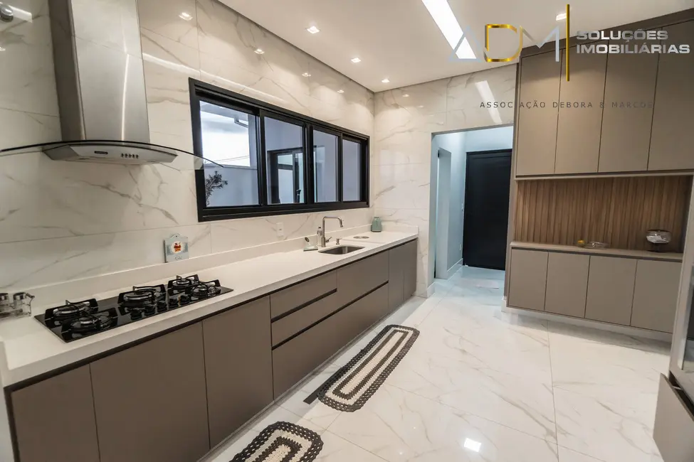 Foto 8 de Casa com 3 quartos à venda, 480m2 em Botucatu - SP