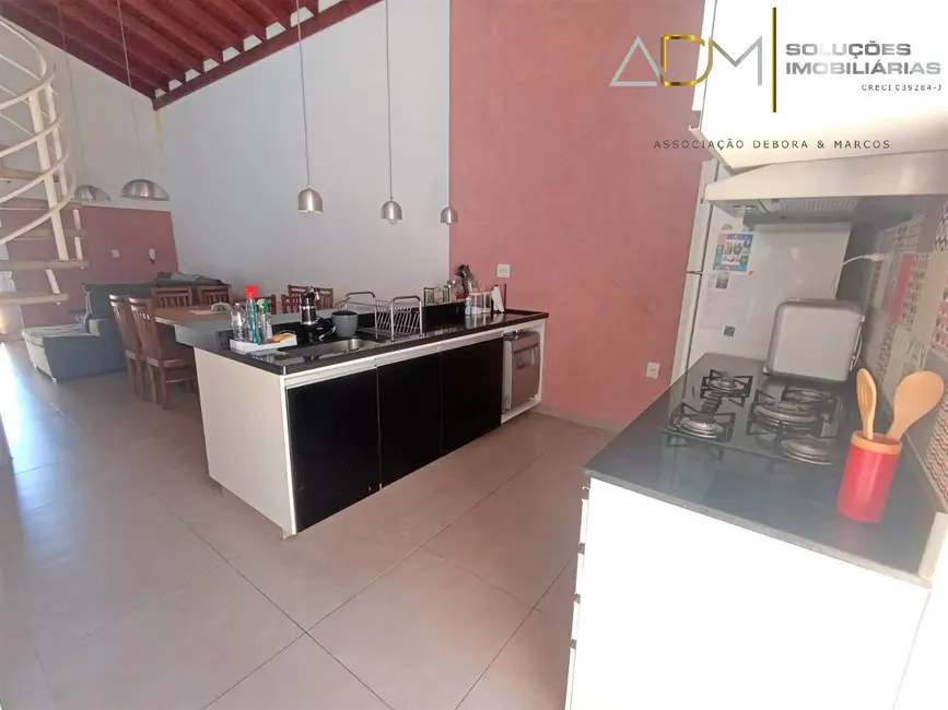 Foto 2 de Casa com 3 quartos à venda, 180m2 em Altos do Paraíso, Botucatu - SP