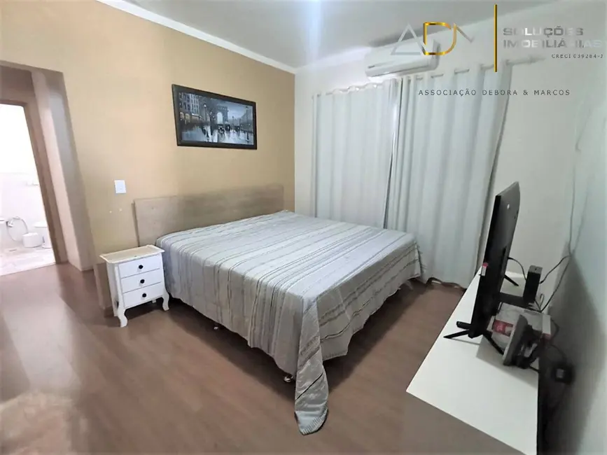 Foto 6 de Casa com 3 quartos à venda, 180m2 em Altos do Paraíso, Botucatu - SP