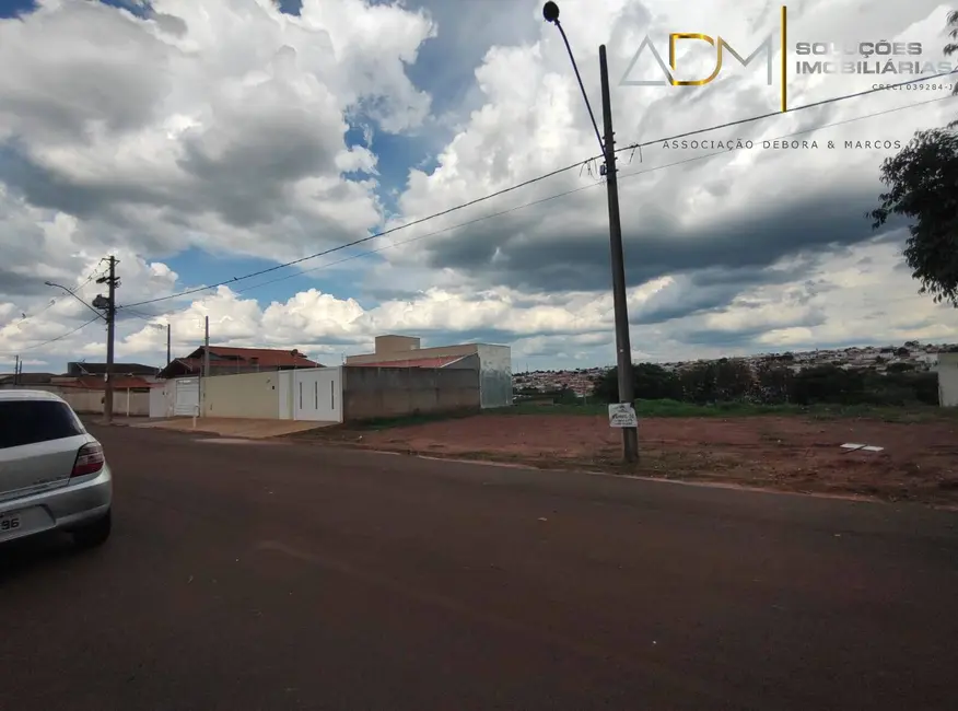 Foto 3 de Terreno / Lote à venda, 375m2 em Jardim Cambuí, Botucatu - SP