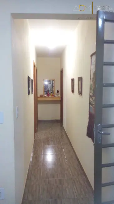 Foto 9 de Casa com 2 quartos à venda, 171m2 em Jardim Itamarati, Botucatu - SP