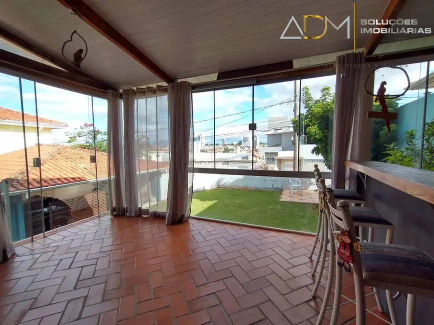 Foto 1 de Casa com 3 quartos à venda, 234m2 em Recanto Azul, Botucatu - SP