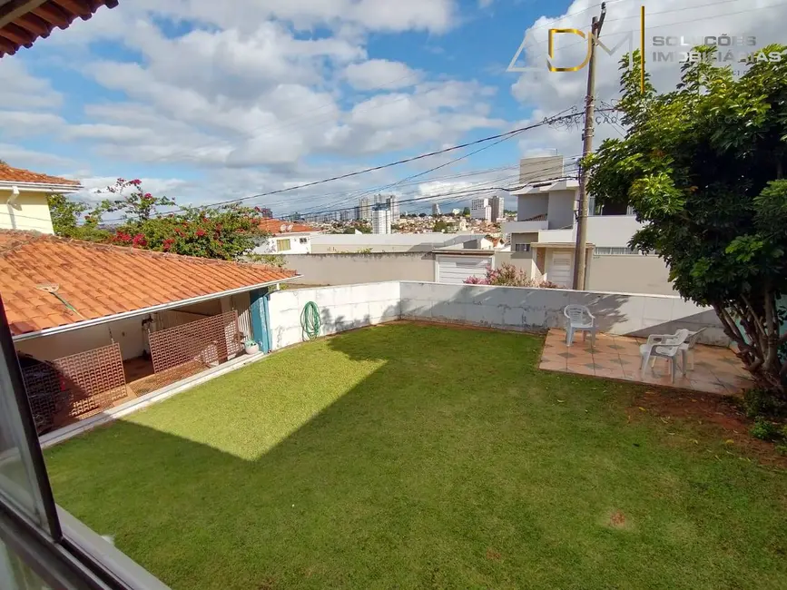 Foto 6 de Casa com 3 quartos à venda, 234m2 em Recanto Azul, Botucatu - SP