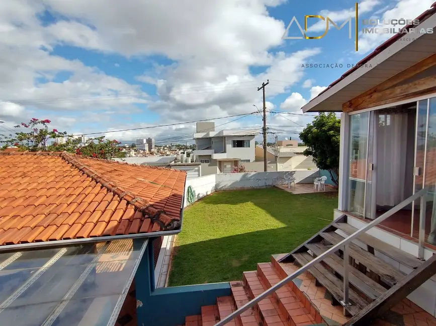 Foto 7 de Casa com 3 quartos à venda, 234m2 em Recanto Azul, Botucatu - SP