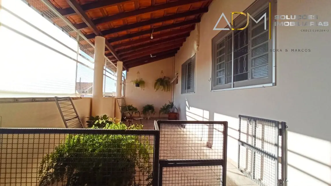 Foto 3 de Casa com 2 quartos à venda, 267m2 em Botucatu - SP