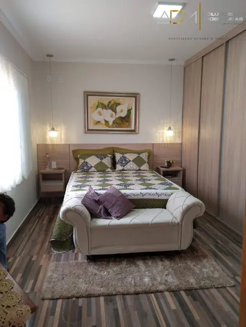 Foto 2 de Casa com 3 quartos à venda, 200m2 em Residencial Vila Di Capri, Botucatu - SP