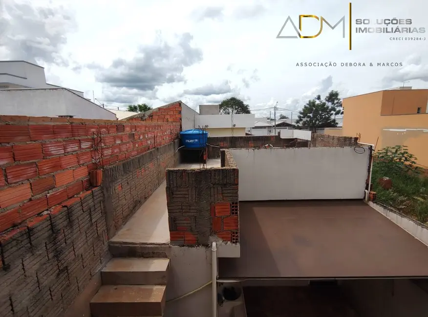 Foto 2 de Sobrado com 2 quartos à venda, 180m2 em Residencial Ouro Verde, Botucatu - SP