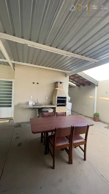 Foto 4 de Casa com 3 quartos à venda, 140m2 em Botucatu - SP