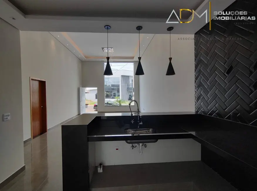 Foto 3 de Casa de Condomínio com 3 quartos à venda, 170m2 em Botucatu - SP