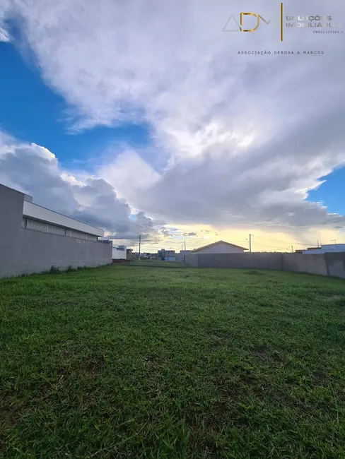 Foto 1 de Terreno / Lote à venda, 272m2 em Villas Paraíso, Botucatu - SP