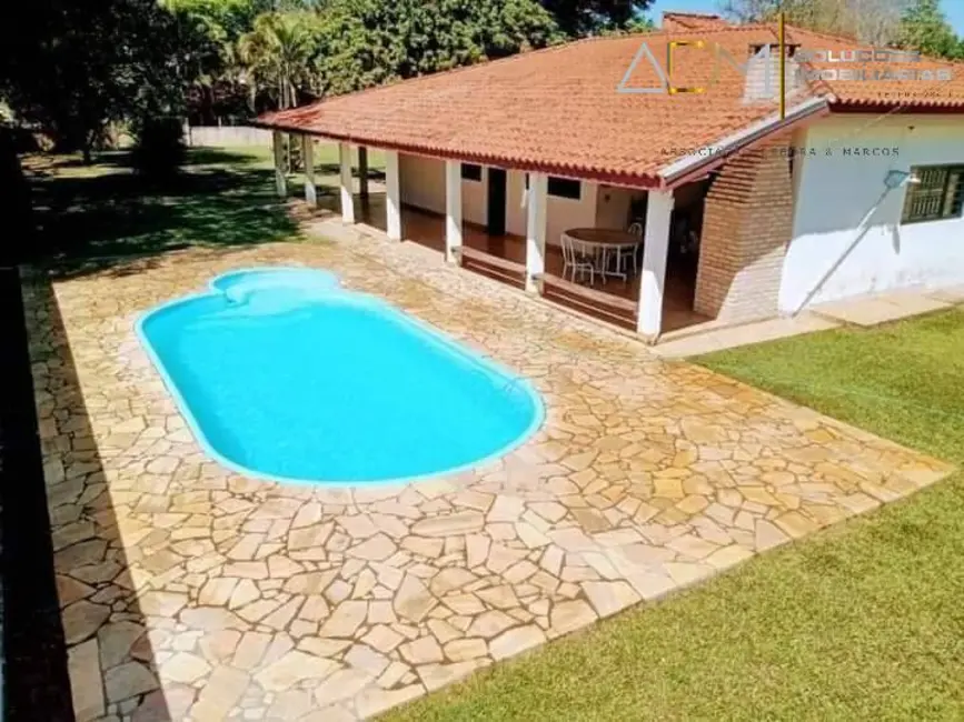 Foto 1 de Chácara com 3 quartos à venda, 182m2 em Botucatu - SP
