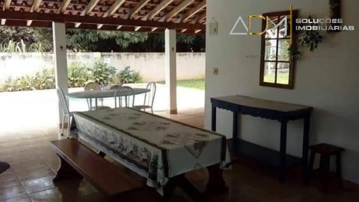 Foto 6 de Chácara com 3 quartos à venda, 182m2 em Botucatu - SP