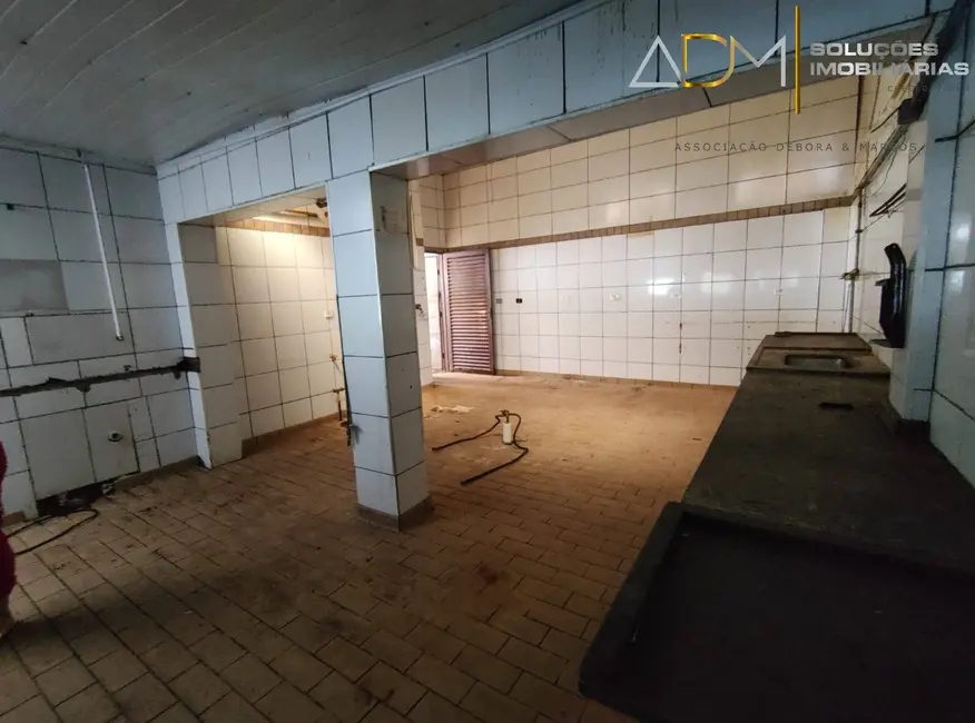 Foto 3 de Sala Comercial à venda e para alugar, 650m2 em Vila São Lúcio, Botucatu - SP