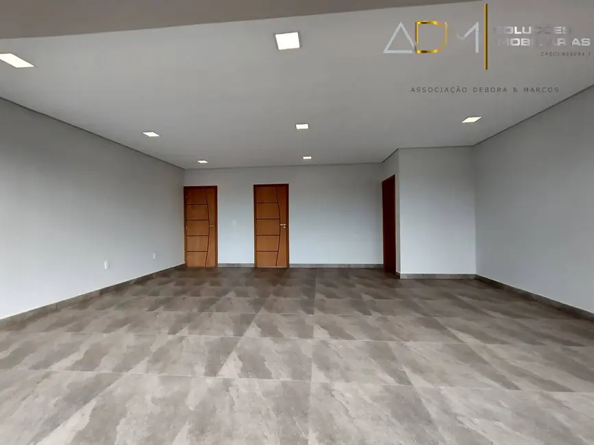 Foto 6 de Sobrado com 3 quartos à venda, 307m2 em Botucatu - SP