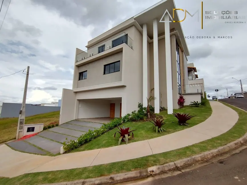 Foto 4 de Sobrado com 3 quartos à venda, 307m2 em Botucatu - SP