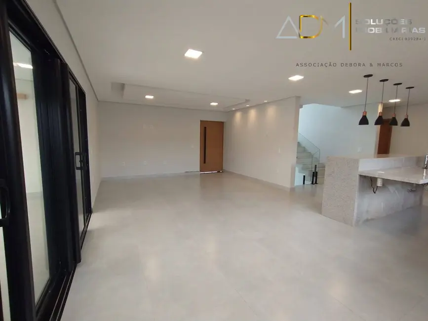 Foto 8 de Sobrado com 3 quartos à venda, 307m2 em Botucatu - SP