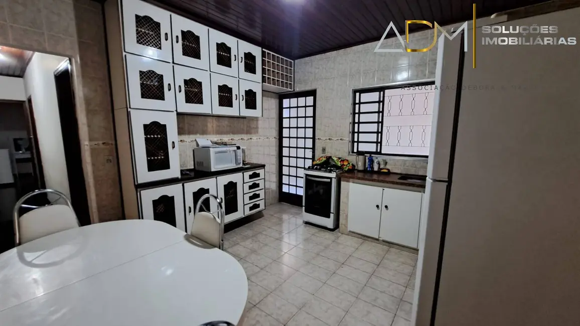 Foto 1 de Casa com 2 quartos à venda, 101m2 em Botucatu - SP