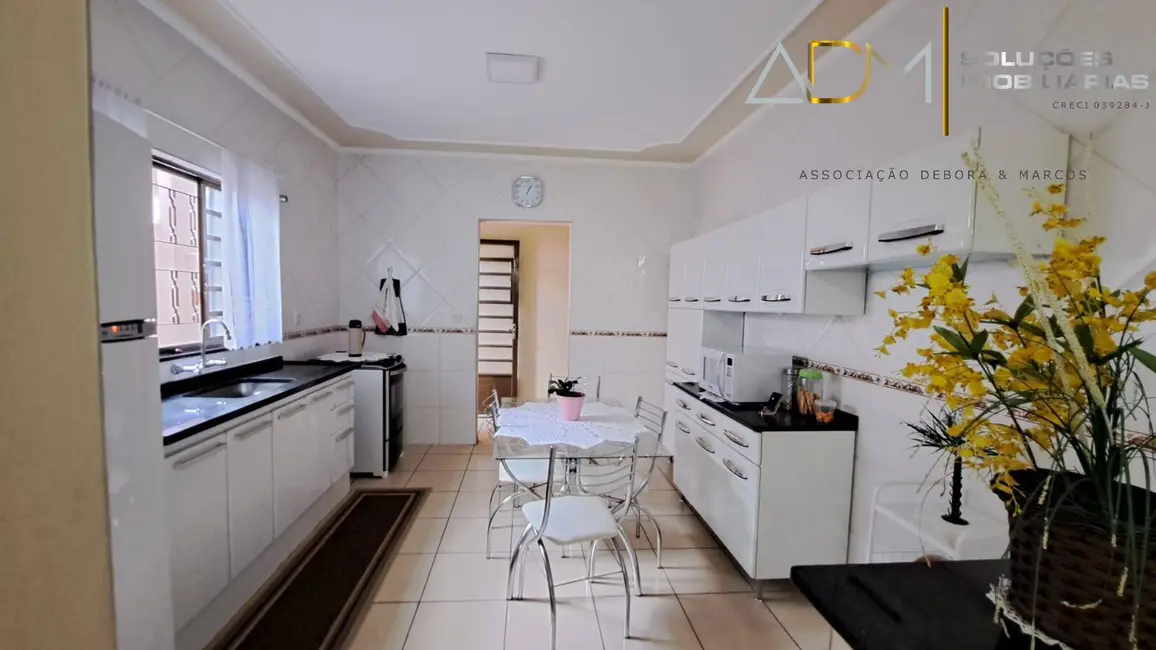 Foto 2 de Casa com 2 quartos à venda, 110m2 em Botucatu - SP