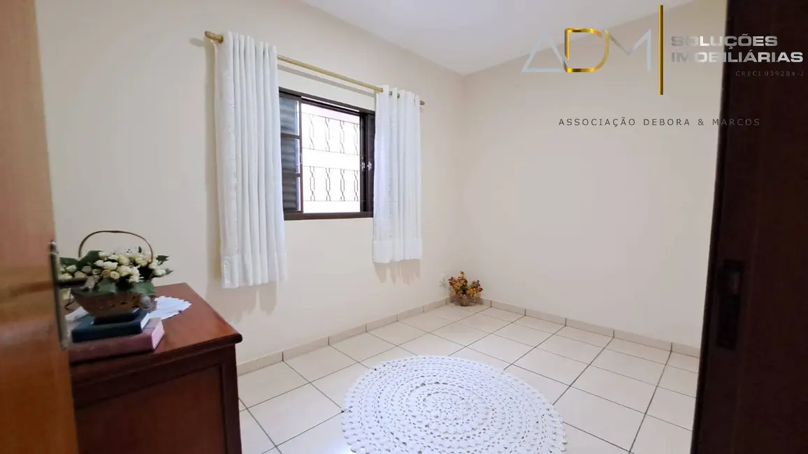 Foto 8 de Casa com 2 quartos à venda, 110m2 em Botucatu - SP