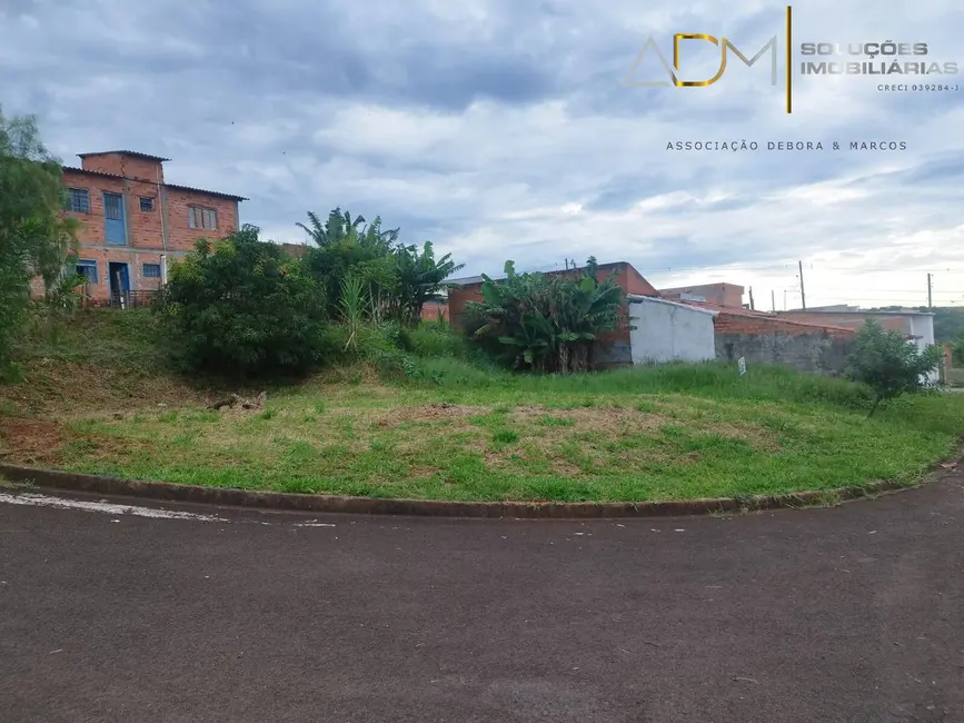 Foto 1 de Terreno / Lote à venda, 233m2 em Jardim Ypê, Botucatu - SP