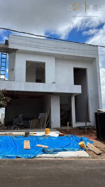 Foto 2 de Sobrado com 3 quartos à venda, 202m2 em Botucatu - SP