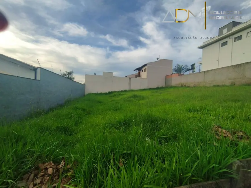 Foto 2 de Terreno / Lote à venda, 330m2 em Jardim Itália, Botucatu - SP