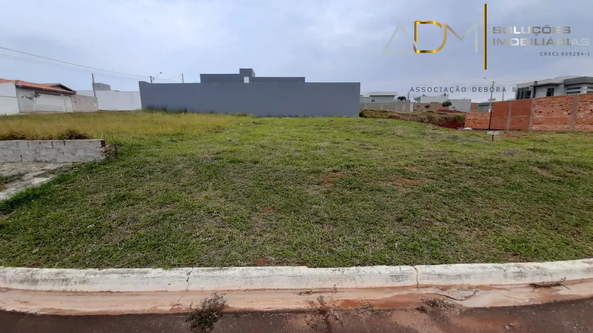 Foto 1 de Terreno / Lote à venda, 282m2 em Villas Paraíso, Botucatu - SP