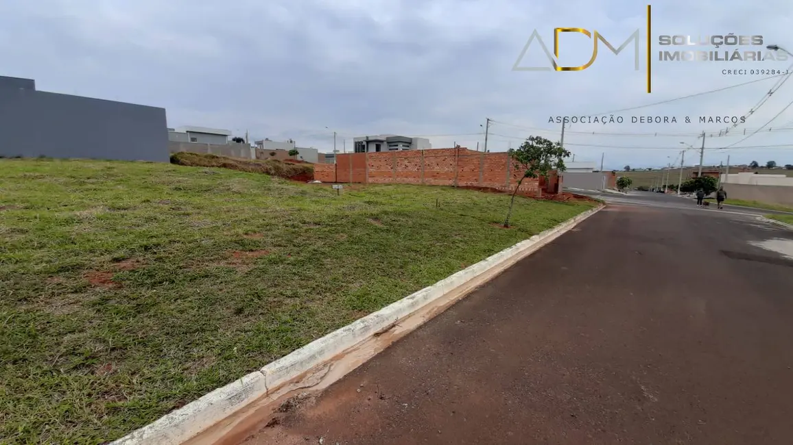 Foto 1 de Terreno / Lote à venda, 282m2 em Villas Paraíso, Botucatu - SP