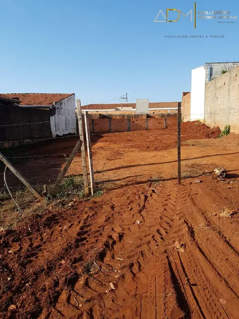 Foto 2 de Terreno / Lote à venda, 250m2 em Jardim Ypê, Botucatu - SP