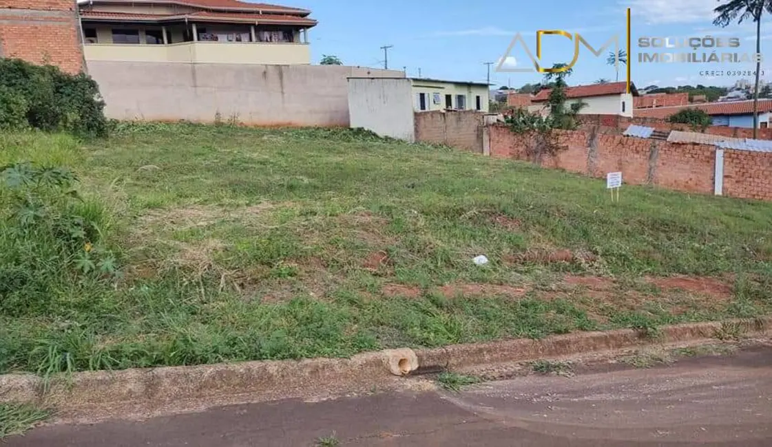 Foto 1 de Terreno / Lote à venda, 416m2 em Botucatu - SP