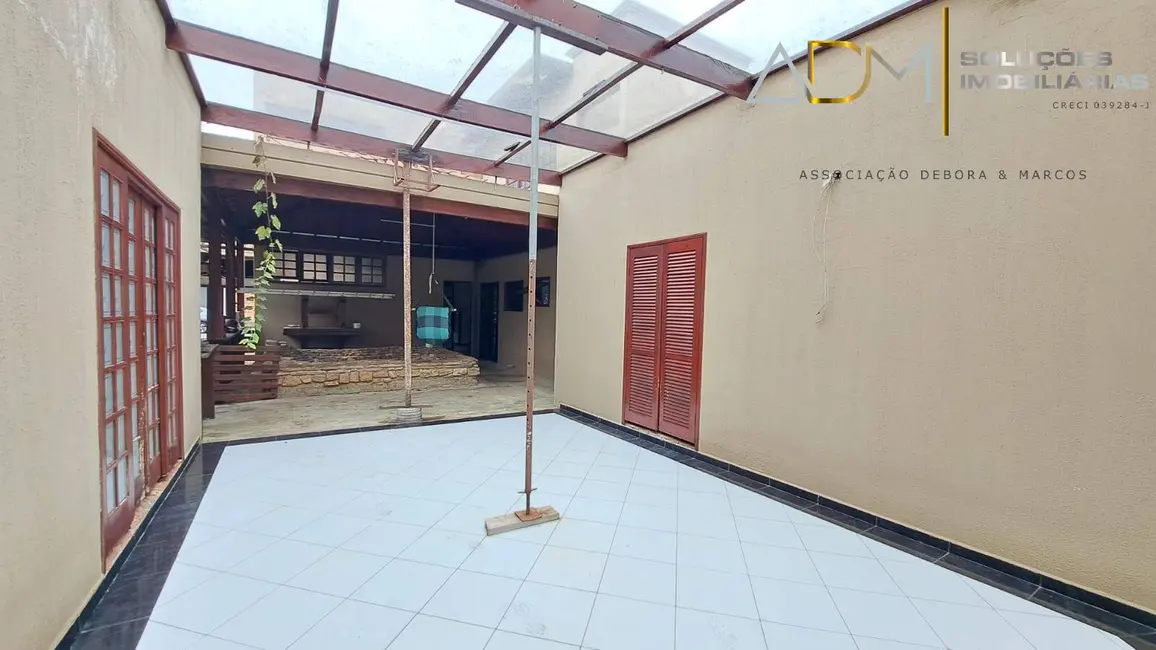 Foto 3 de Sobrado com 4 quartos à venda, 360m2 em Jardim Aeroporto, Botucatu - SP