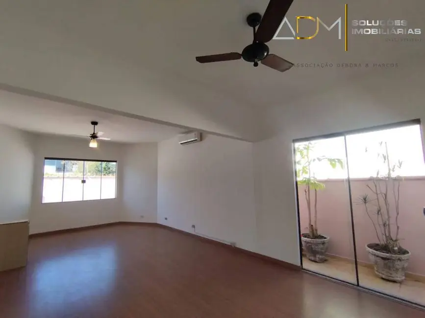 Foto 2 de Casa com 3 quartos à venda, 350m2 em Vila Lavapés, Botucatu - SP