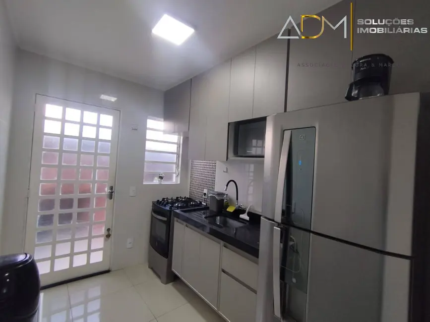 Foto 9 de Casa com 2 quartos à venda, 200m2 em Botucatu - SP