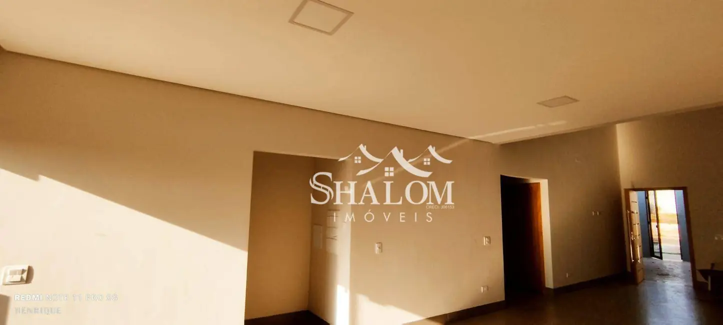 Casa com 3 quartos à venda, 200m2 em Jardim Itália, Maringa - PR - imagem 6 Foto 6 de Casa com 3 quartos à venda, 200m2 em Jardim Itália, Maringa - PR