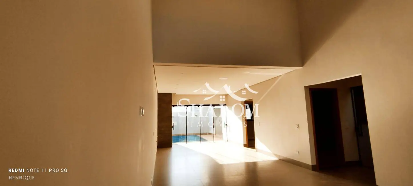 Casa com 3 quartos à venda, 200m2 em Jardim Itália, Maringa - PR - imagem 5 Foto 5 de Casa com 3 quartos à venda, 200m2 em Jardim Itália, Maringa - PR