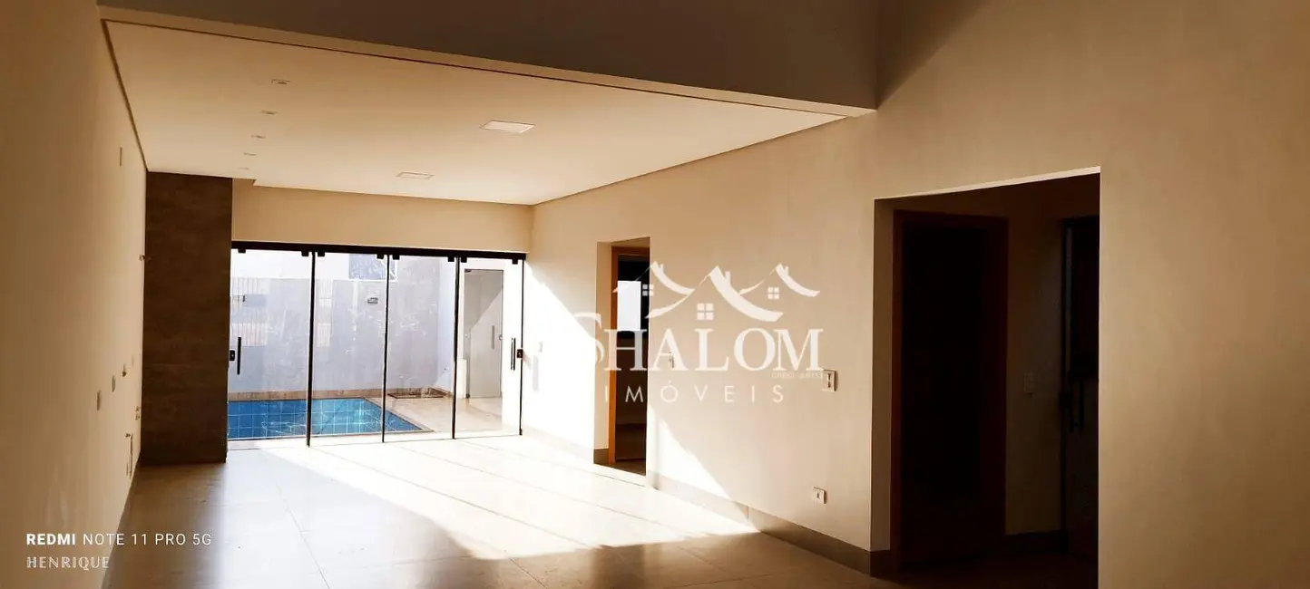 Casa com 3 quartos à venda, 200m2 em Jardim Itália, Maringa - PR - imagem 8 Foto 8 de Casa com 3 quartos à venda, 200m2 em Jardim Itália, Maringa - PR