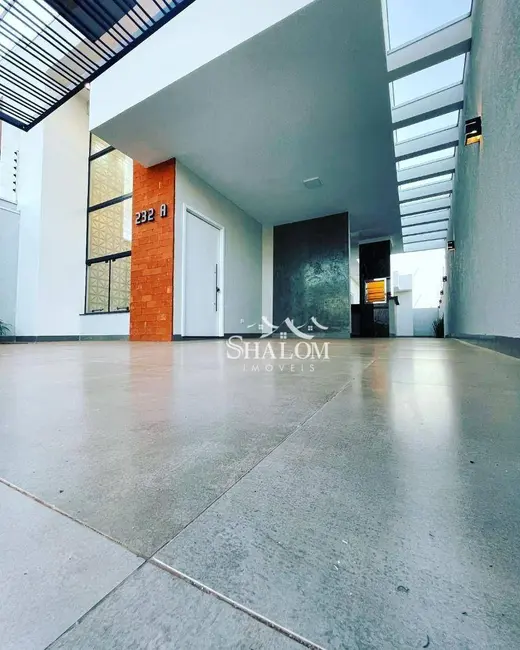 Foto 2 de Casa com 3 quartos à venda, 156m2 em Sarandi - PR