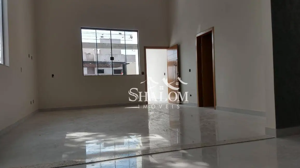 Casa com 3 quartos à venda, 210m2 em Jardim Monte Rei, Maringa - PR - imagem 6 Foto 6 de Casa com 3 quartos à venda, 210m2 em Jardim Monte Rei, Maringa - PR