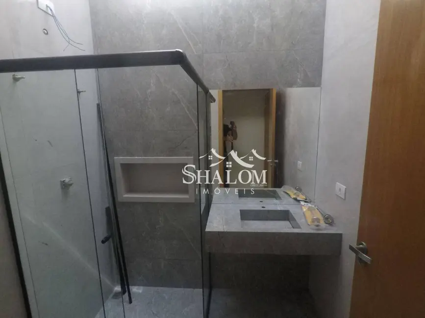 Casa com 3 quartos à venda, 150m2 em Jardim Alvorada, Maringa - PR - imagem 8 Foto 8 de Casa com 3 quartos à venda, 150m2 em Jardim Alvorada, Maringa - PR