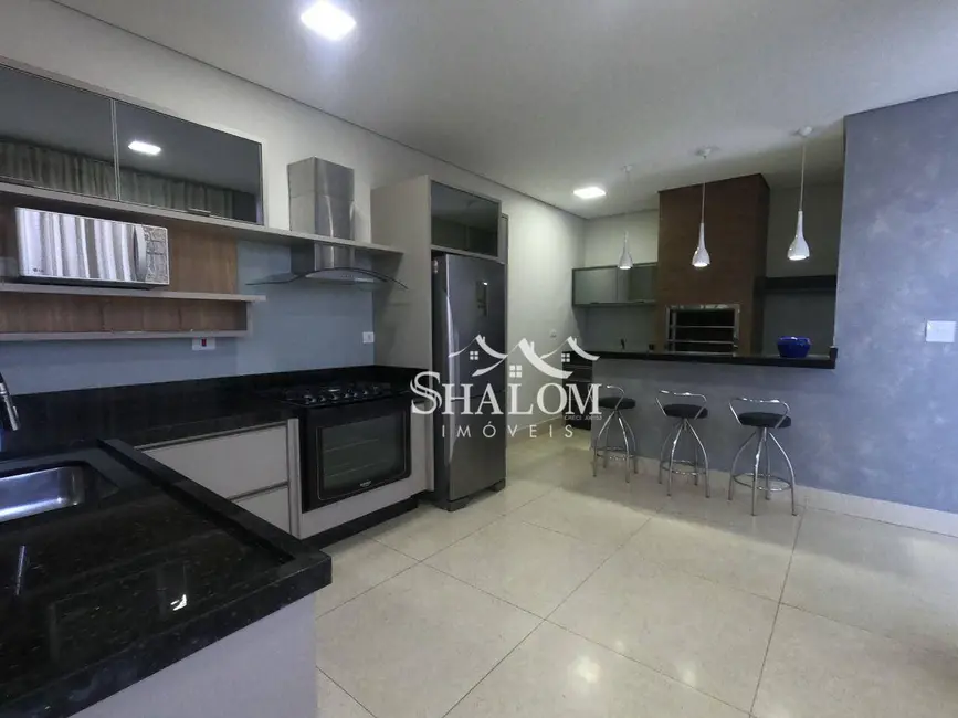 Foto 8 de Sobrado com 3 quartos à venda, 151m2 em Marialva - PR