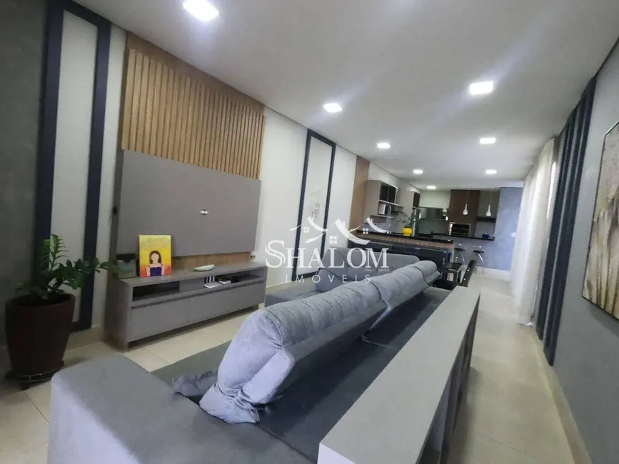 Foto 4 de Sobrado com 3 quartos à venda, 151m2 em Marialva - PR