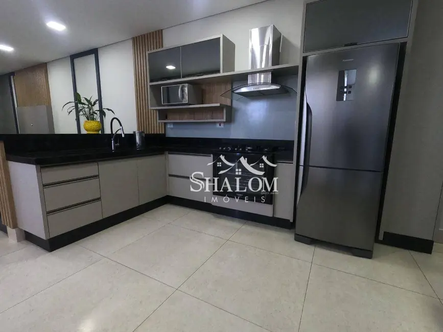 Foto 9 de Sobrado com 3 quartos à venda, 151m2 em Marialva - PR