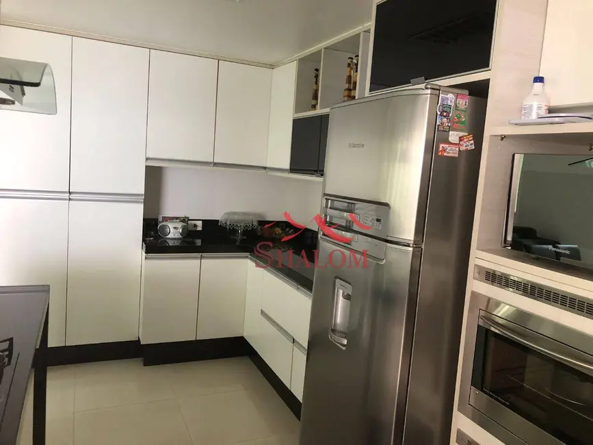 Sobrado com 4 quartos à venda, 230m2 em Jardim Bela Vista, Maringa - PR - imagem 6 Foto 6 de Sobrado com 4 quartos à venda, 230m2 em Jardim Bela Vista, Maringa - PR